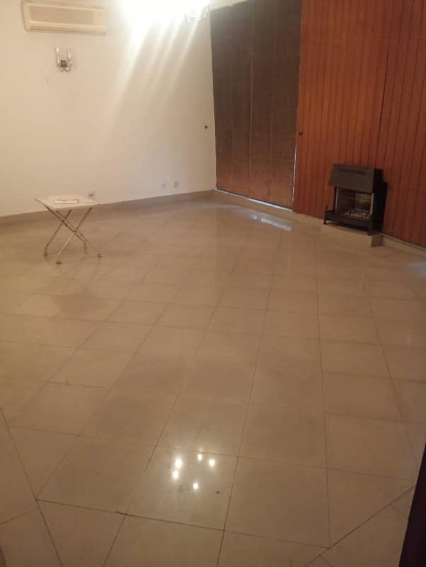FULL HOUSE FOR RENT IN MAIN CANTT 3