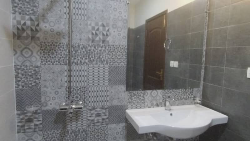 This Is A Three Bed Room Apartment With All Amenities. 6