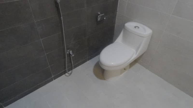 This Is A Three Bed Room Apartment With All Amenities. 7