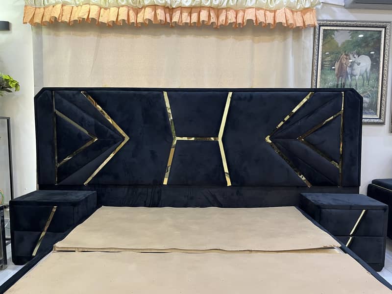 1 king size bed, 2 side tables, 1 drawer 3