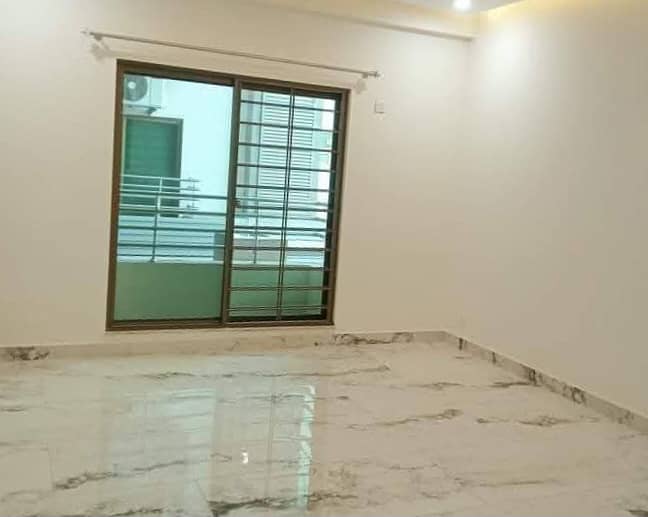 Brand New Facing Lake 3rd Floor Apartment Available For Rent 1