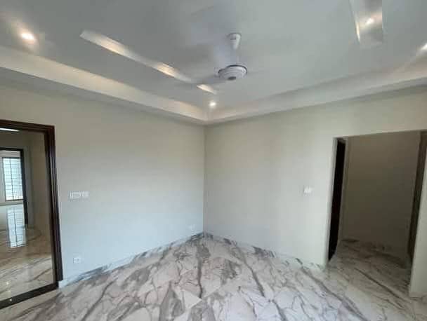 Brand New Facing Lake 3rd Floor Apartment Available For Rent 9