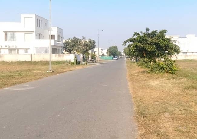 In DHA Phase 8 - CCA 3 Commercial Plot Sized 4 Marla For sale 2