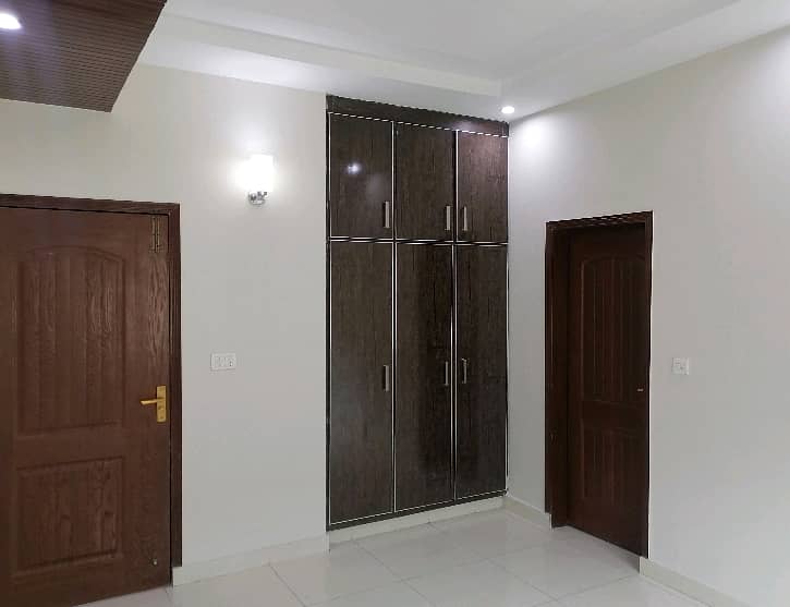 2018 Modal 4th Floor Apartment For sale in Askari 11 3