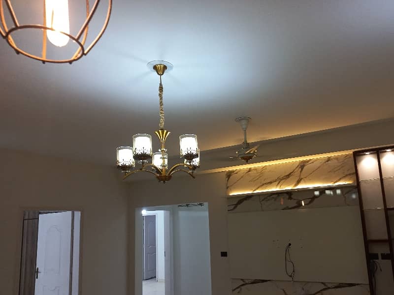 10 Marla 3 Bedrooms Prime Location Flat Available For Sale. 0