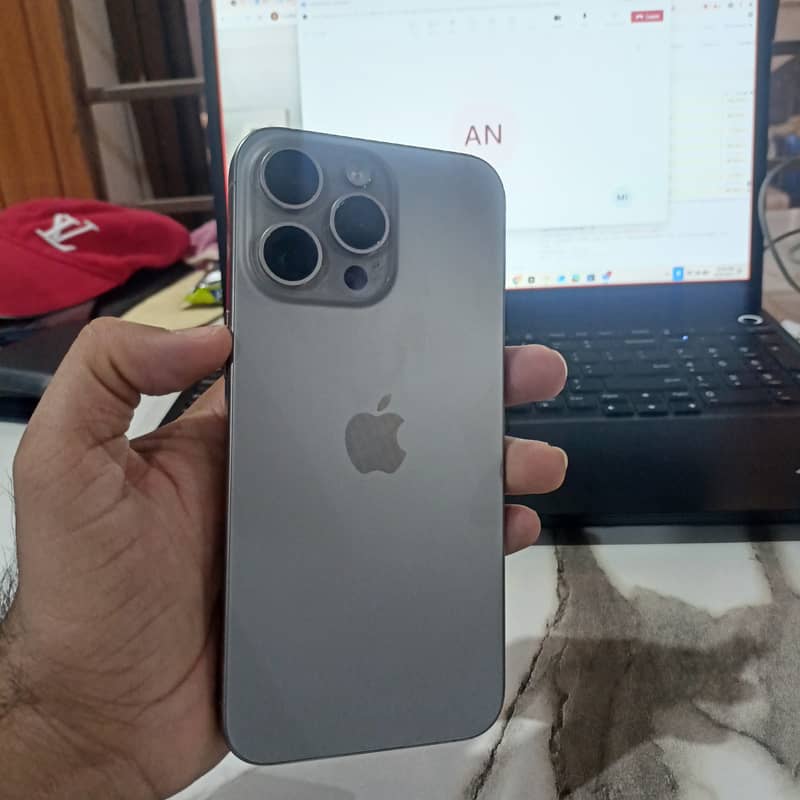 Apple iPhone 15 Pro Max 0