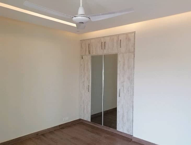 10 Marla 3 bed Apartment For Rent in Askari 11 sector D 5
