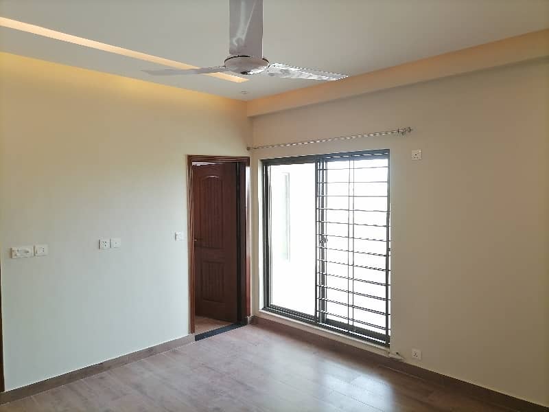 10 Marla 3 bed Apartment For Rent in Askari 11 sector D 6