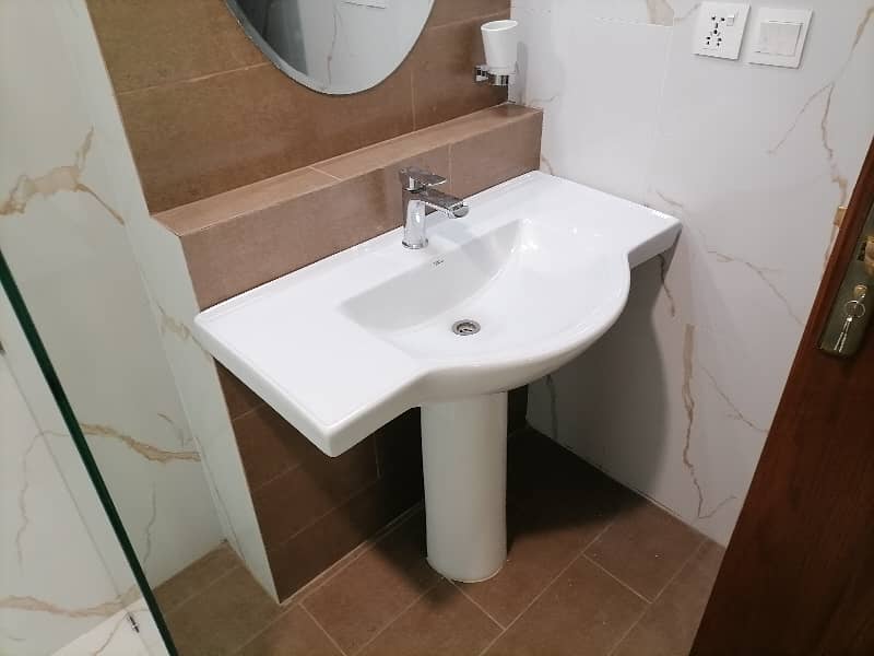 10 Marla 3 bed Apartment For Rent in Askari 11 sector D 7