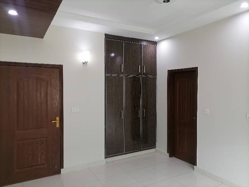 Good 10 Marla Flat For rent In Askari 11 - Sector B 6