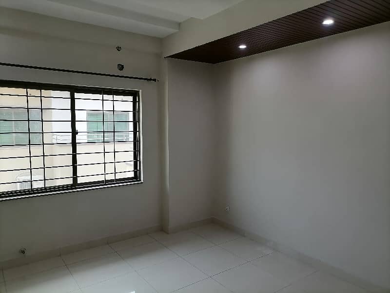 Good 10 Marla Flat For rent In Askari 11 - Sector B 7