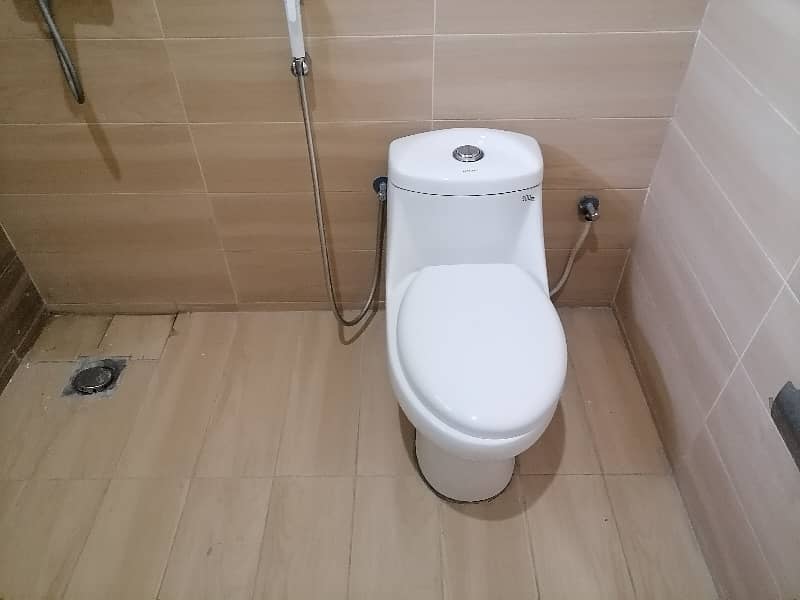 Good 10 Marla Flat For rent In Askari 11 - Sector B 9