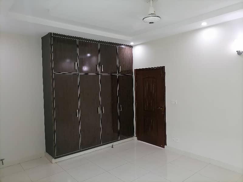 Good 10 Marla Flat For rent In Askari 11 - Sector B 10