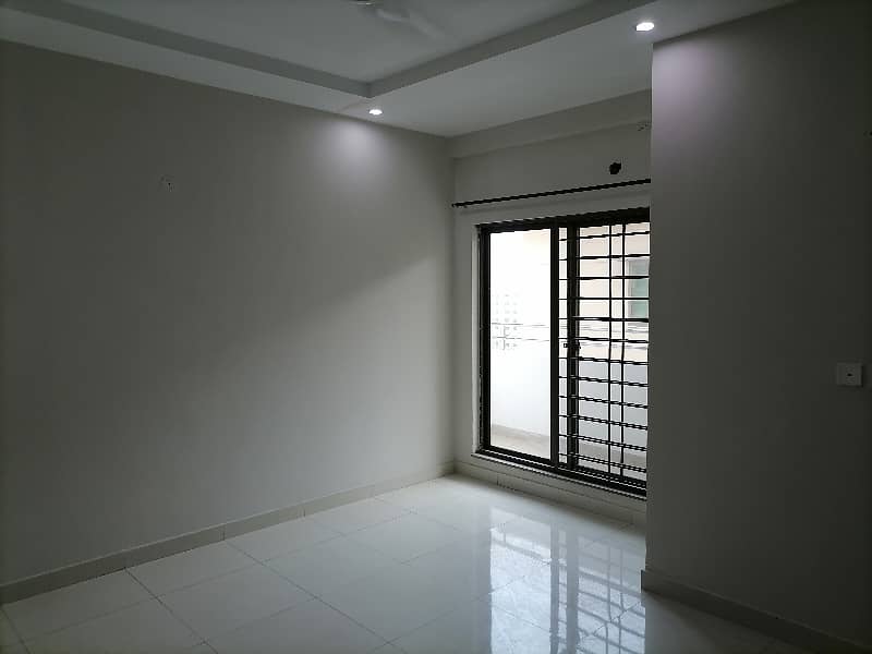 Good 10 Marla Flat For rent In Askari 11 - Sector B 11