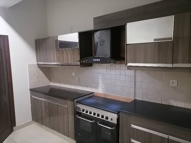 Good 10 Marla Flat For rent In Askari 11 - Sector B 16