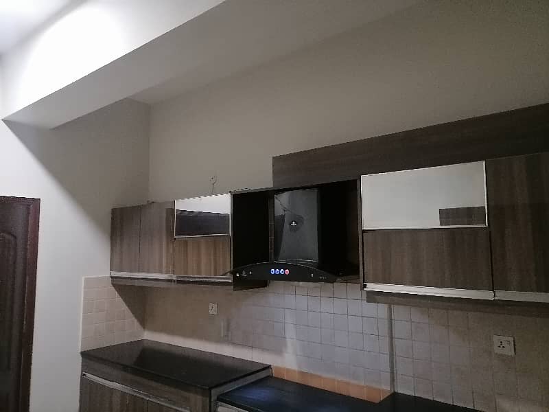 Good 10 Marla Flat For rent In Askari 11 - Sector B 17