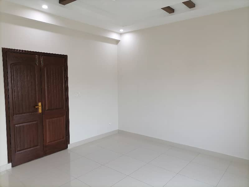 Good 10 Marla Flat For rent In Askari 11 - Sector B 19