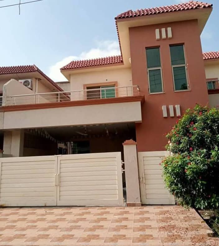 Near to Park SD House Good Condition 3rd House to main Road 0