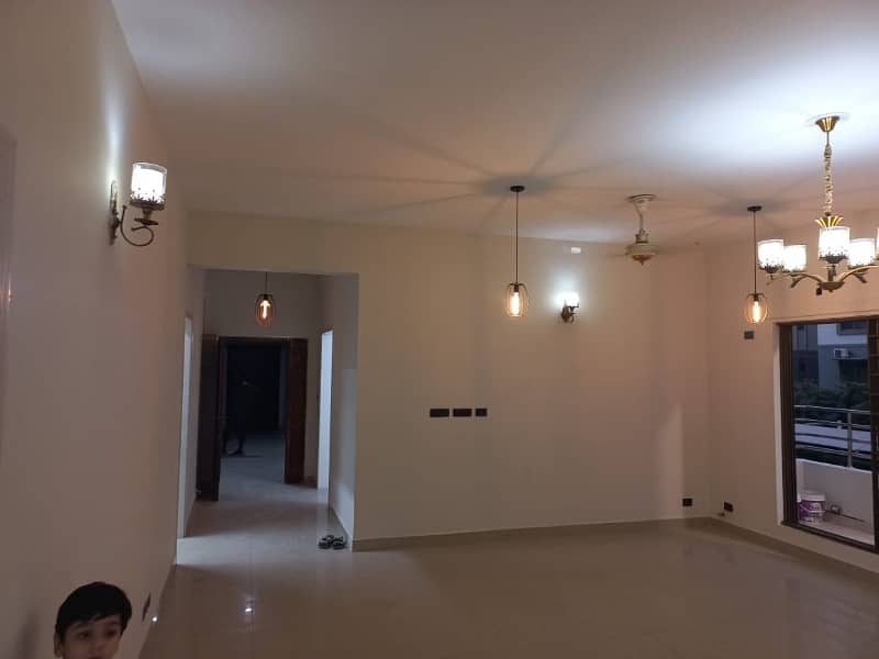 10 Marla 3 Bedrooms Hot Location Flat For Sale In Askari 11 Lahore. 0