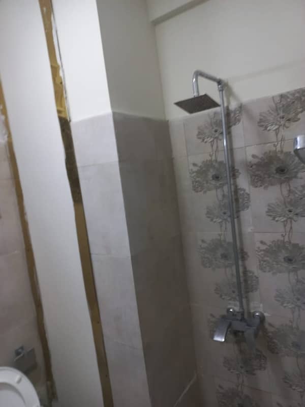 10 Marla 3 Bedrooms Hot Location Flat For Sale In Askari 11 Lahore. 3