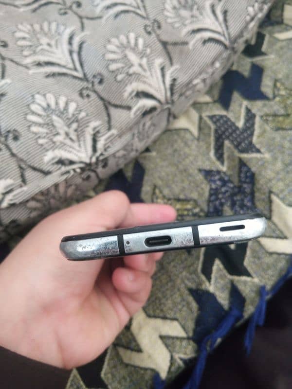 sharp Aquos r2 6