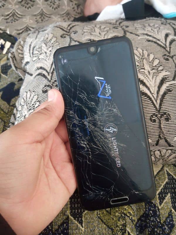 sharp Aquos r2 7