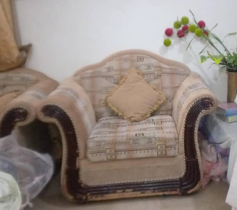 "7 Seater Sofa Set for Sale or Exchange – Offers Welcome!" 0