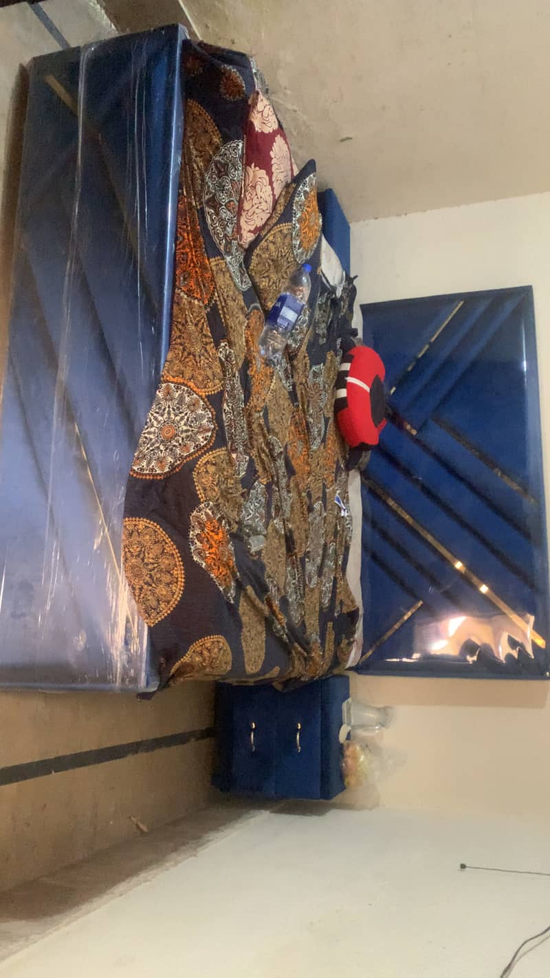poshish bed with side tables 0
