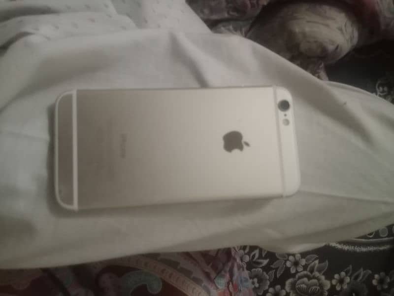 iPhone 6 32GB battery 100 health 10/10 condision 0