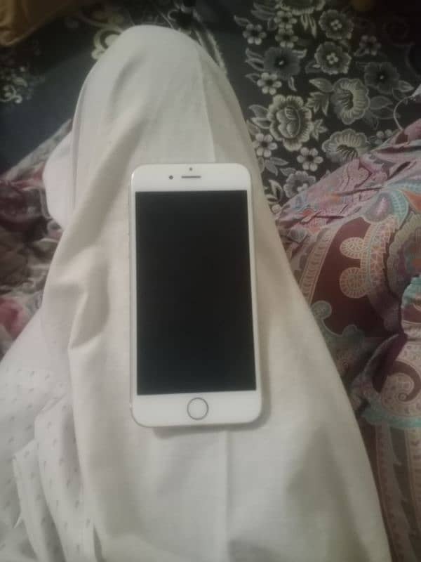 iPhone 6 32GB battery 100 health 10/10 condision 1