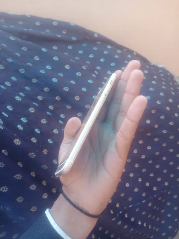 iPhone 6 32GB battery 100 health 10/10 condision 3