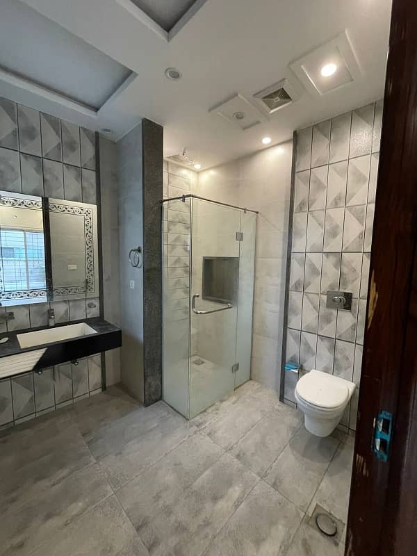 10 Marla Upper Portion In Formanites Housing Scheme For Rent At Good Location 1