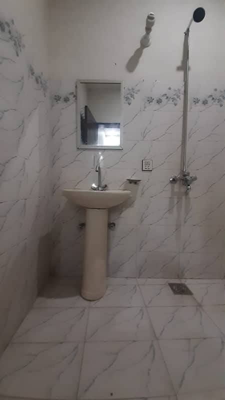 5 Marla Beautiful House In Formanites Housing Near Dha Phase 5 3