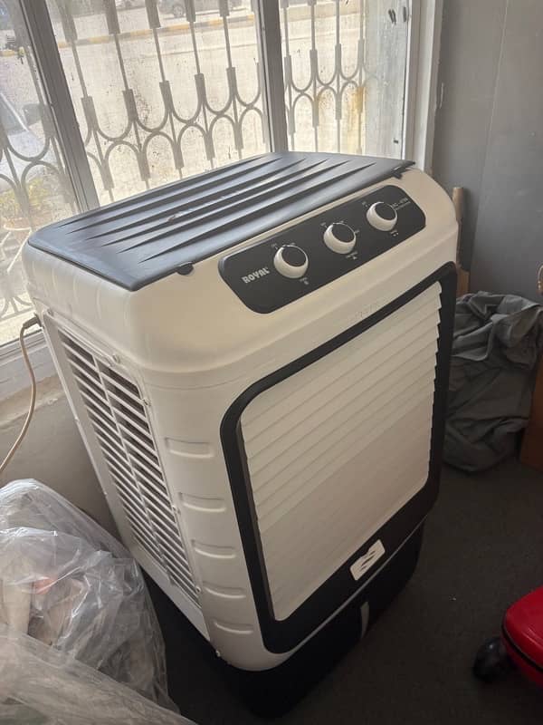 Royal Room Cooler with Ice Box 0