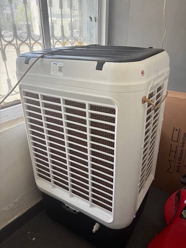 Royal Room Cooler with Ice Box 2