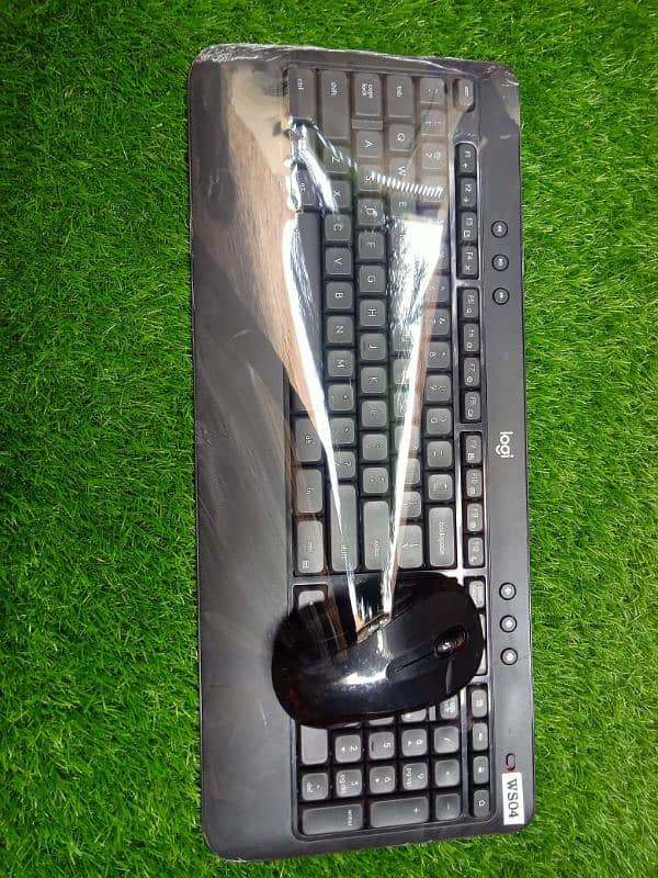 Logitech Wireless keyboard and Mouse Combo 0