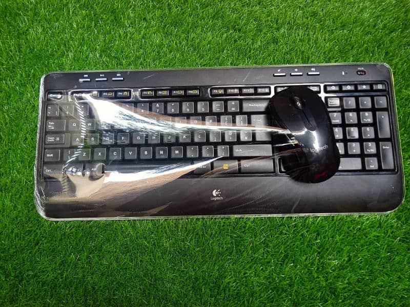 Logitech Wireless keyboard and Mouse Combo 1