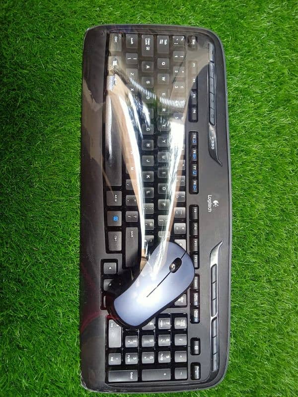 Logitech Wireless keyboard and Mouse Combo 4
