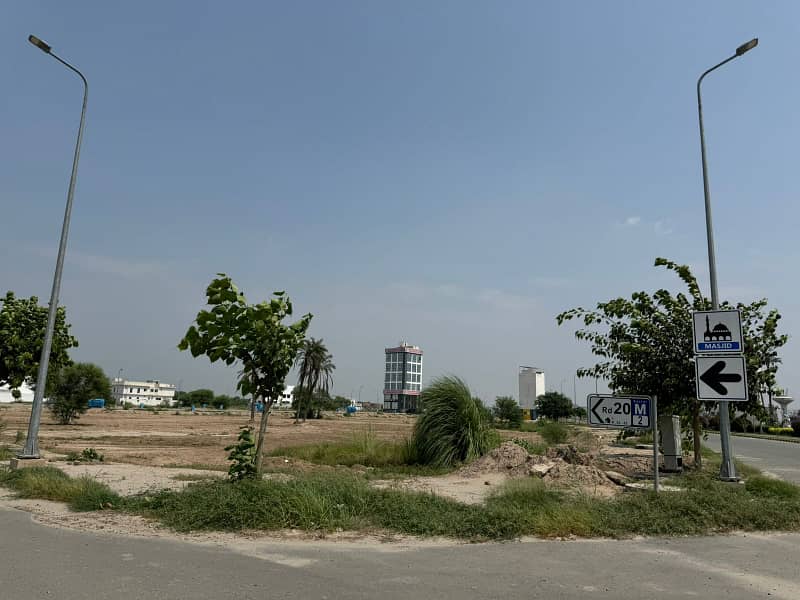 1 Kanal Beautiful Location Plot Sector M 7