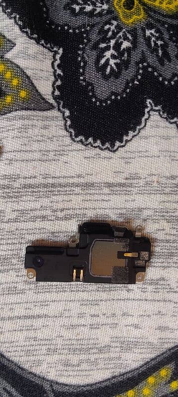 I phone 12 spker 1