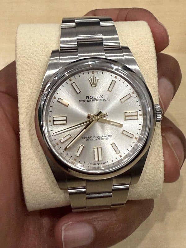 I biy old watches Rolex Omega Cartiar Ap Patek Phillips RM Tag Chopard 7