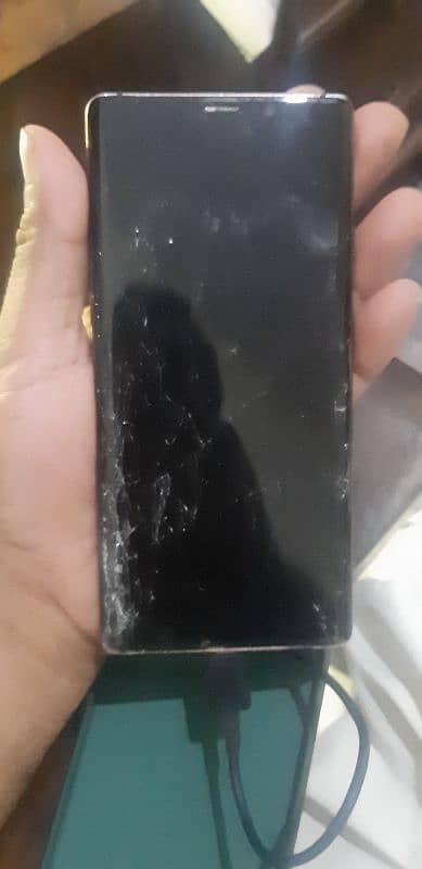 panel tota h non pta h mobile hod istmal m tha pyso ki zrort h 3