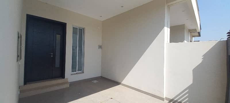 Luxurious Brand New 5 Marla House for Rent 4