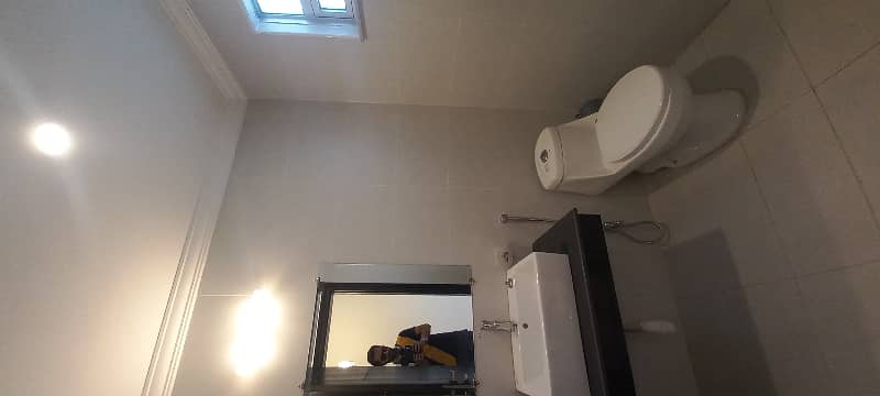 Luxurious Brand New 5 Marla House for Rent 9