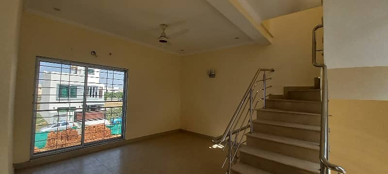 Luxurious Brand New 5 Marla House for Rent 16