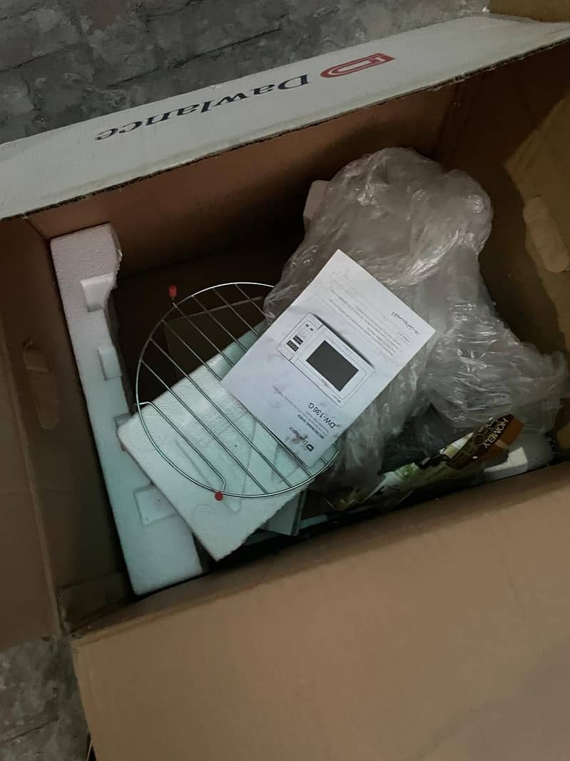 New Dawlance Microwave 36Liters 13