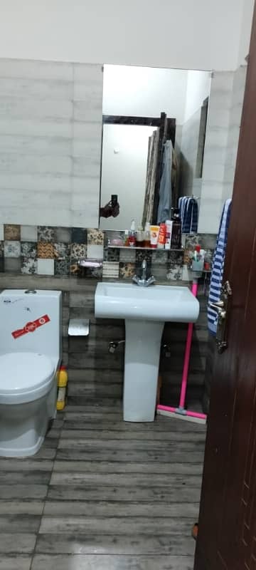 Beautiful 8 Marla Upper Portion For Rent 3