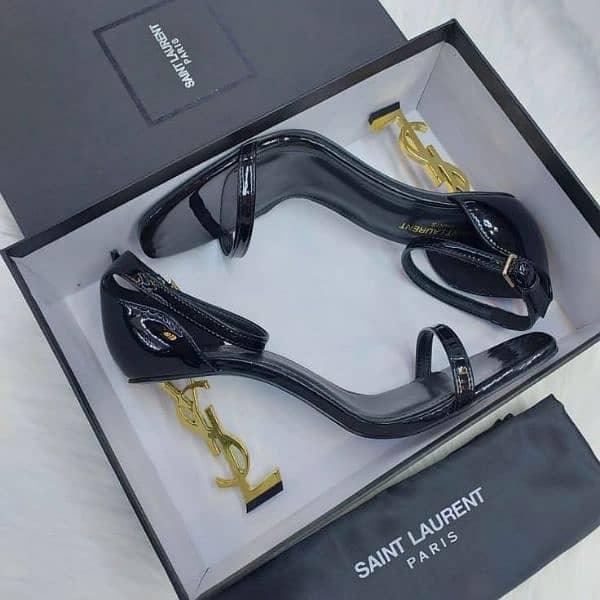 ZARA CRYSTAL HEEL 19