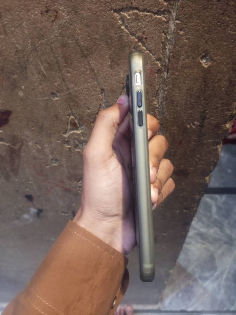 iPhone 7 Plus pta Approved 32 GB 5
