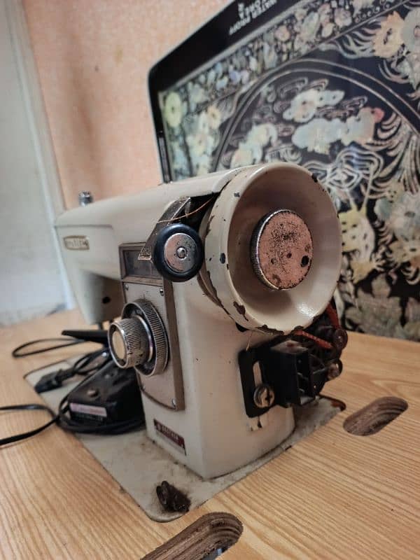 brother seewing machine with table in cheap 26000 Condition 10/9 5